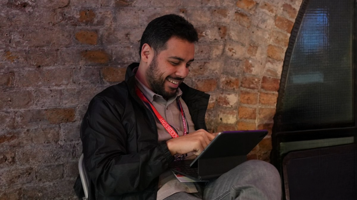 Omar Hamed profile with dynamic light